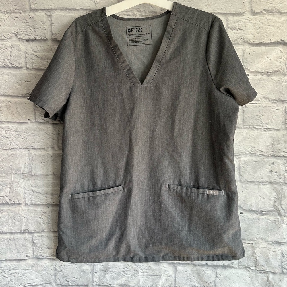 PREOWNED FIGS GREY V NECK SHORT SLEEVE SCRUBS TOP MEDIUM M TECHNICAL COLLECTION